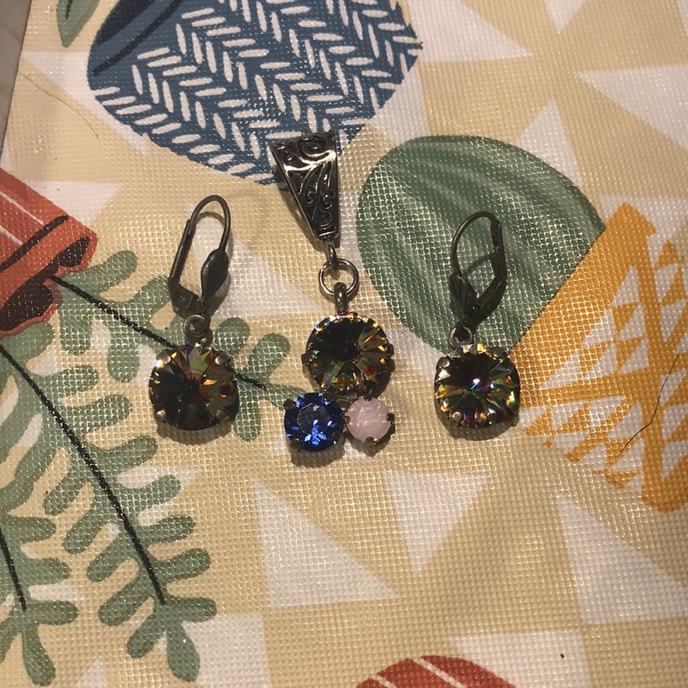 Sabika Inspired 3 piece set of Swarovski Crystal pendant & matching earrings set